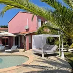 Fantastic Pool 900m To The Beach; With Extravagant Big Garden Vila
