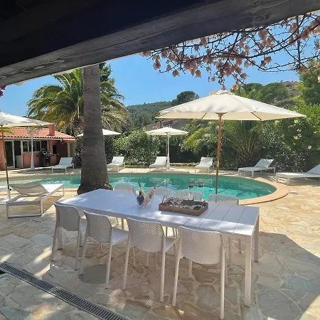 Vila Fantastic Pool 900m To The Beach; With Extravagant Big Garden
